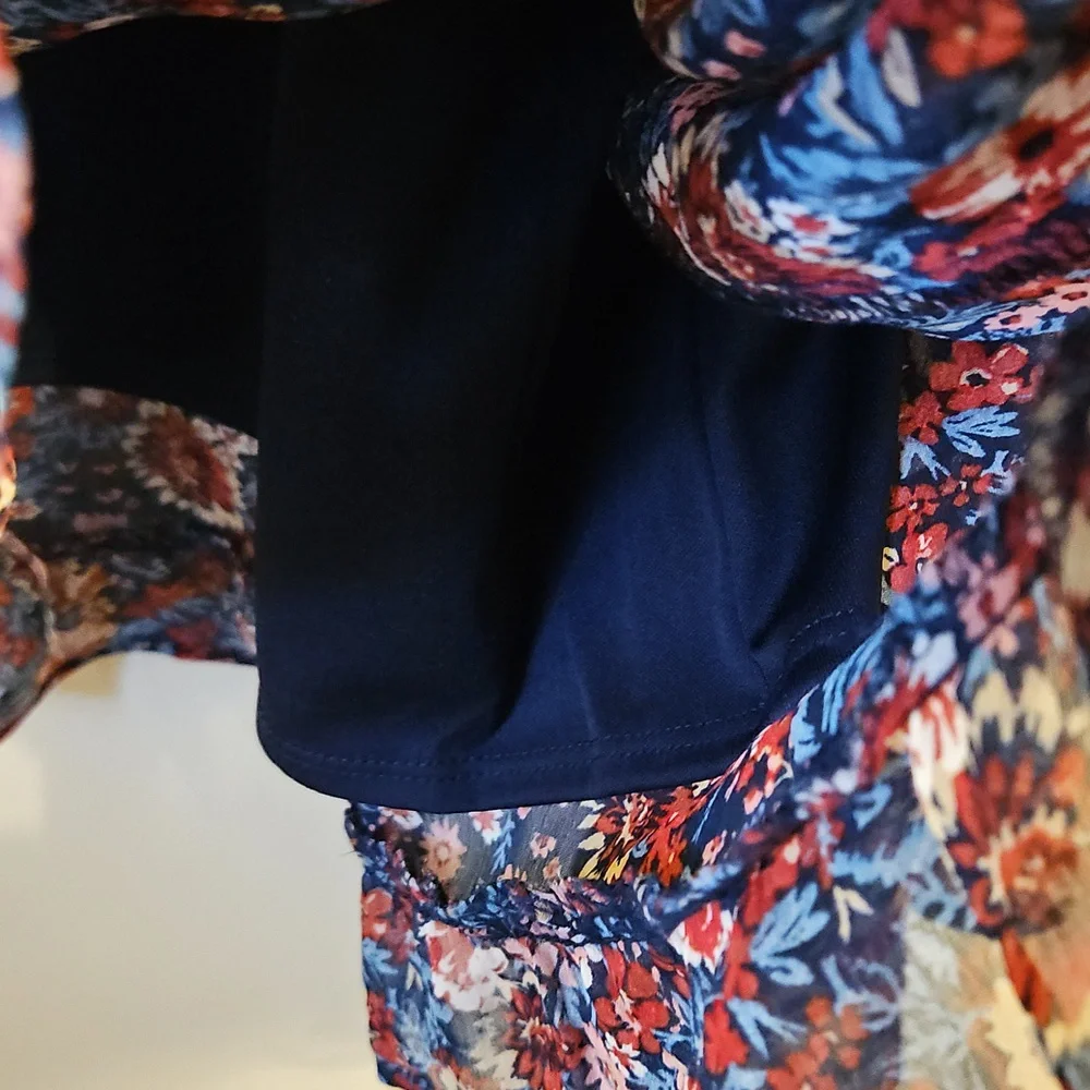 Gilli Floral Shear Sleeve Keyhole Back Tunic Blouse. NWT - Picture 5 of 8